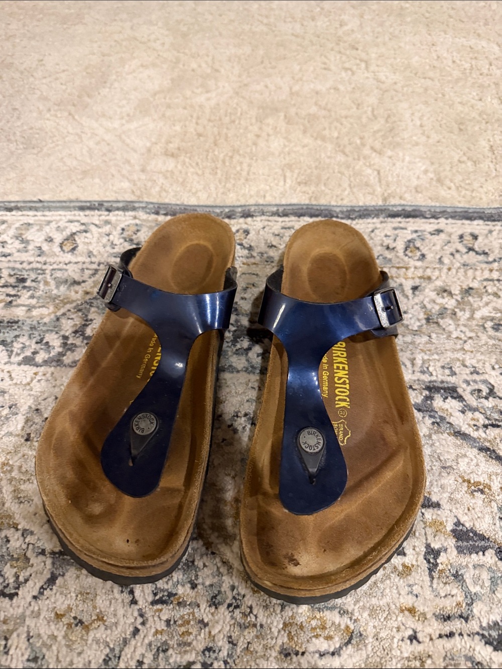 Birkenstock Gizeh Patent Thong Sandals in Dark Blue